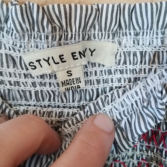 Crop top with ties - Picture 2 of 4